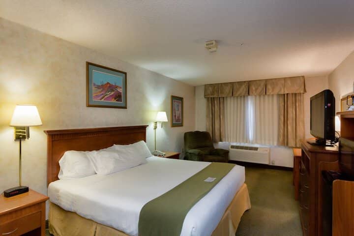 Room 8 of 32