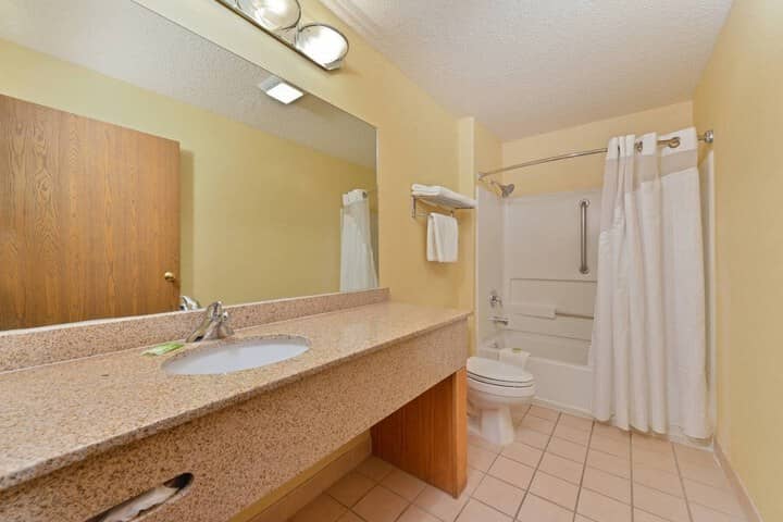 Room 12 of 32