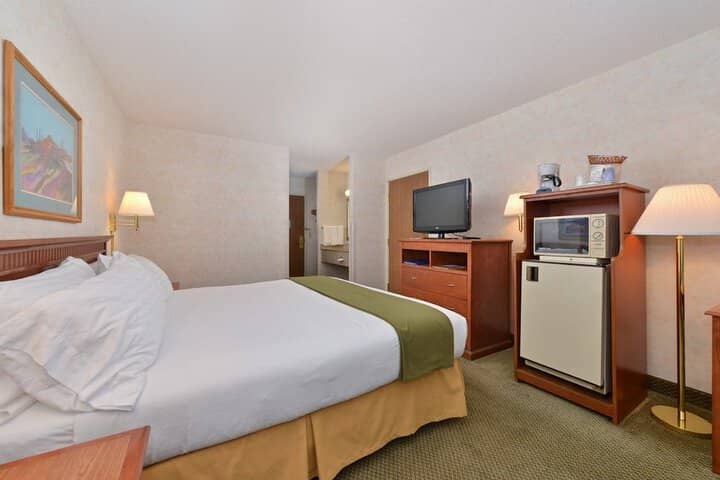 Room 13 of 32