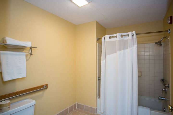 Room 17 of 32