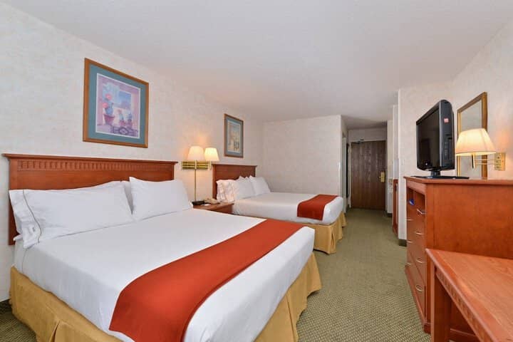 Room 15 of 32