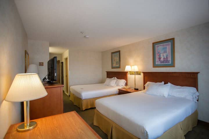 Room 3 of 32